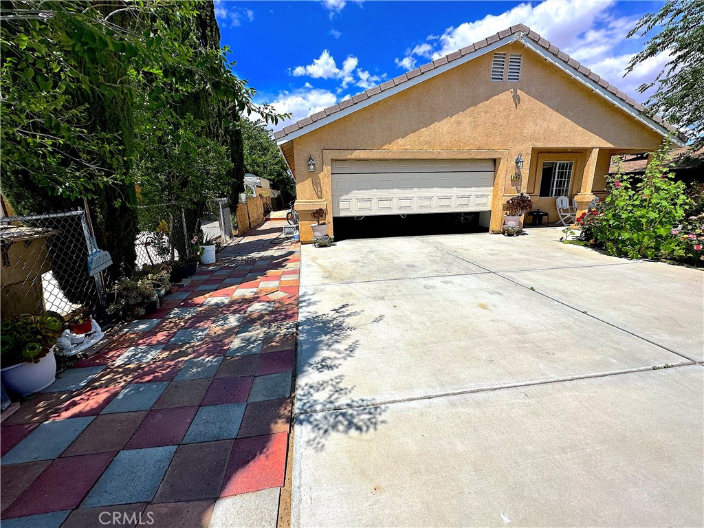 16482 Chestnut St, Hesperia, CA 92345