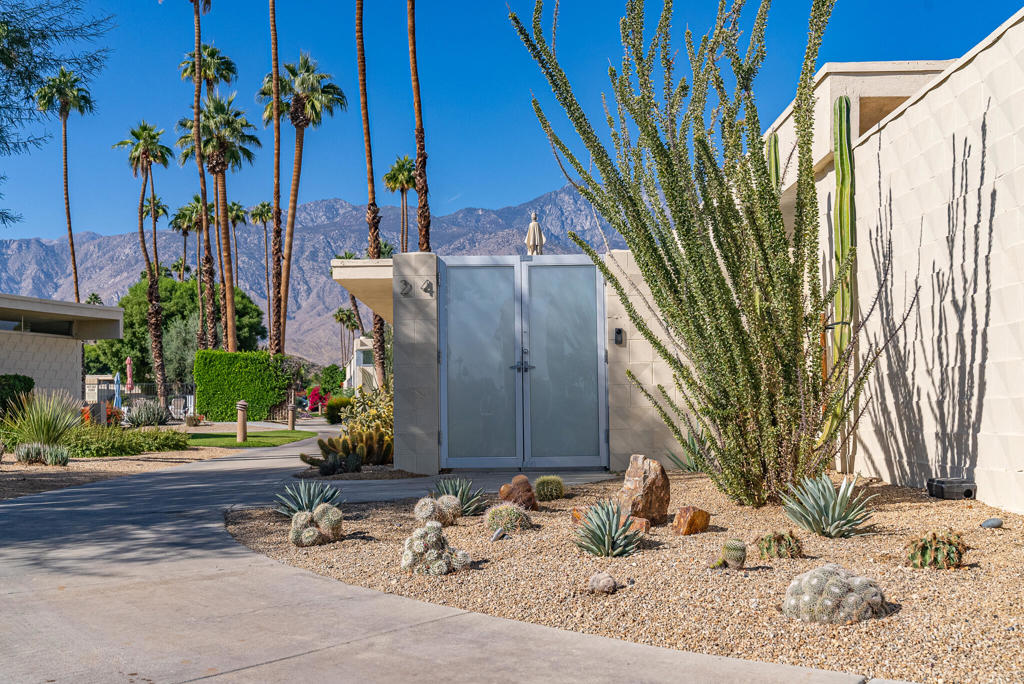 24 Desert Lakes Drive, Palm Springs, CA 92264