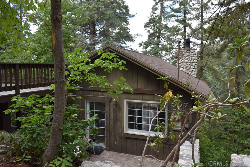 507 West Victoria Court, Lake Arrowhead, CA 92352