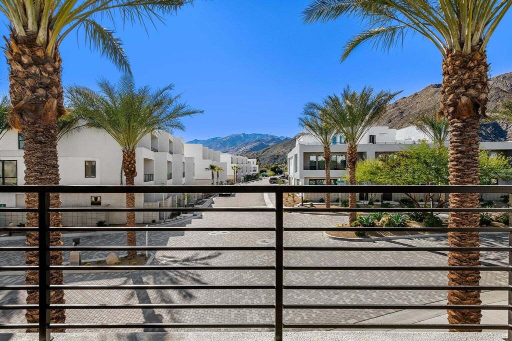 164 Cameron Center Drive, Palm Springs, CA 92264