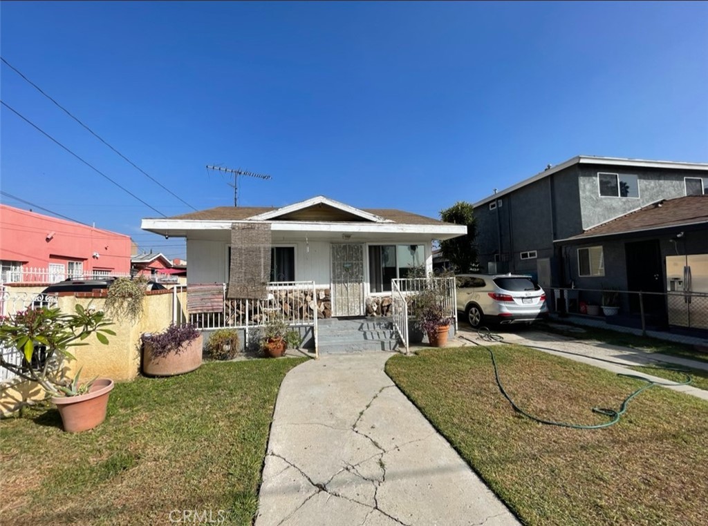 3647 E 4Th Street | Similar Property Thumbnail