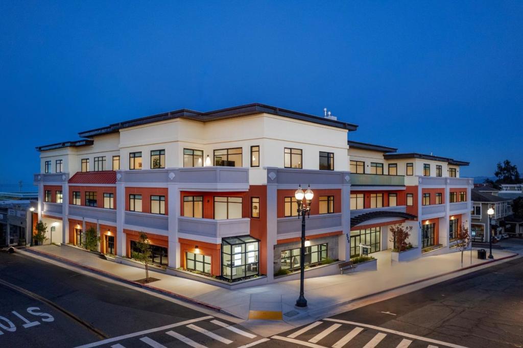 520 Lighthouse Avenue, #202, Pacific Grove, CA 93950