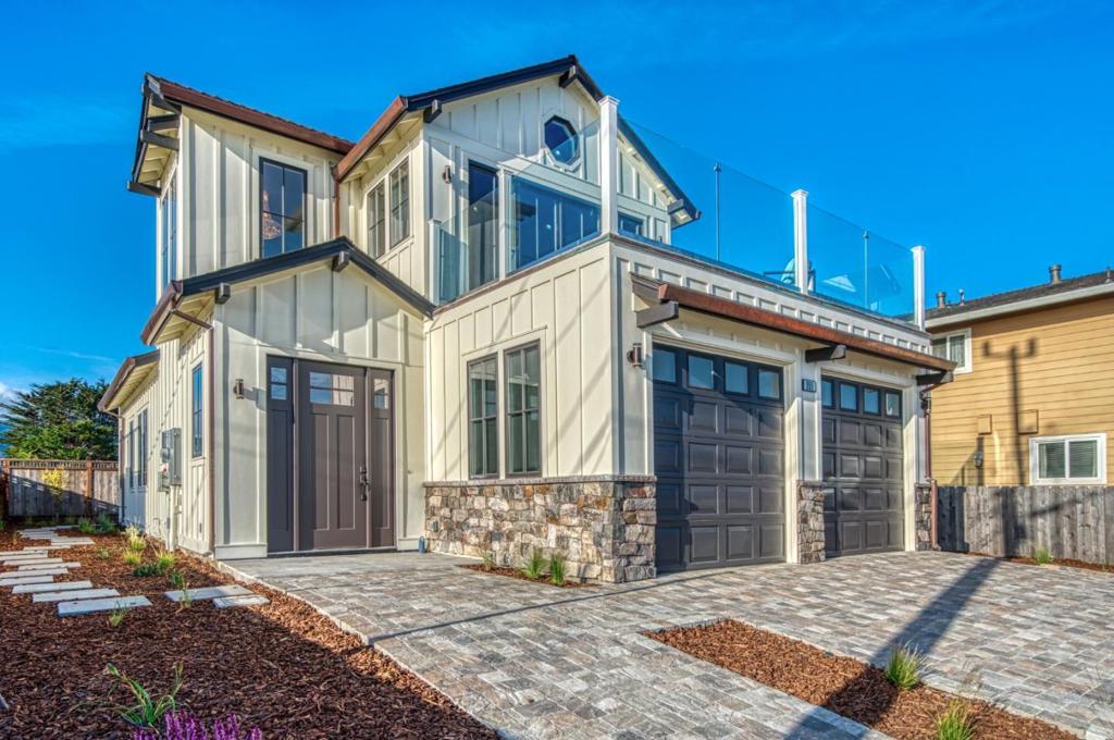 989 Ocean Boulevard, Moss Beach, CA 94038