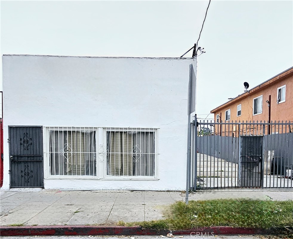 4606 Compton Avenue | Similar Property Thumbnail