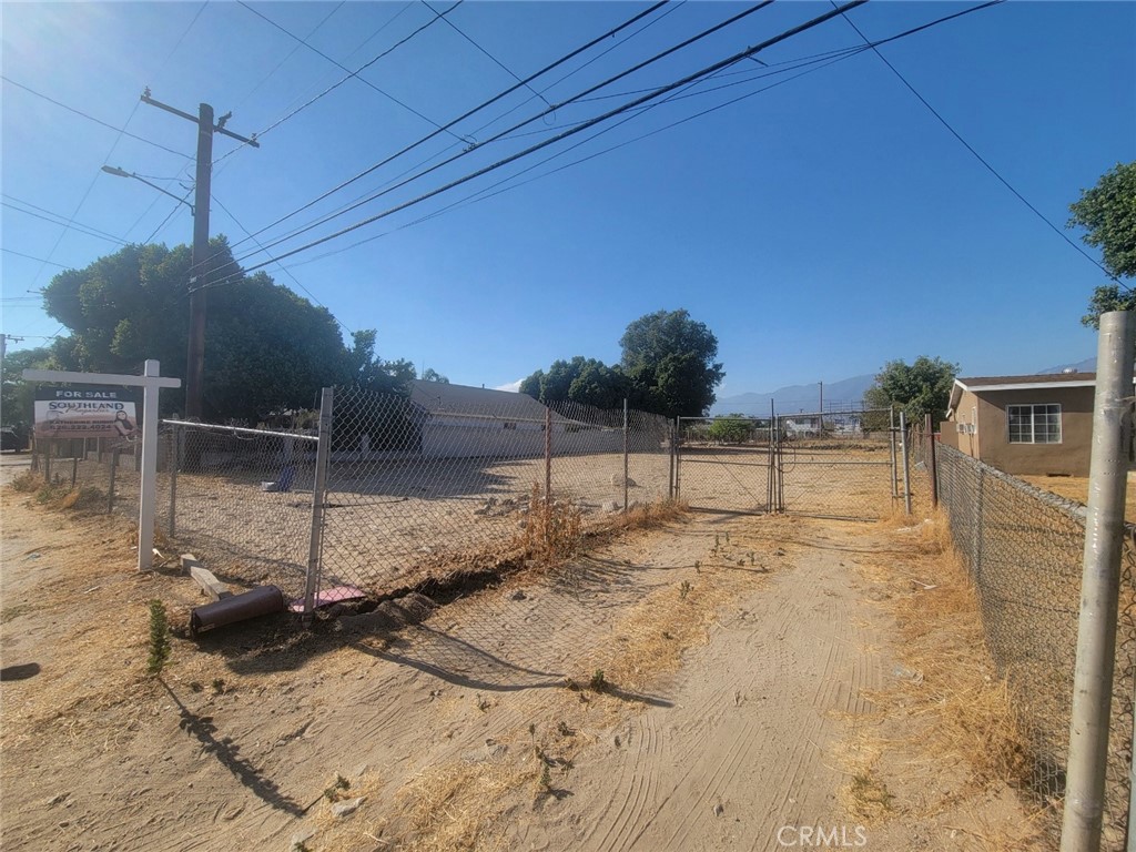 2242 W 3Rd Avenue, San Bernardino, CA 92407