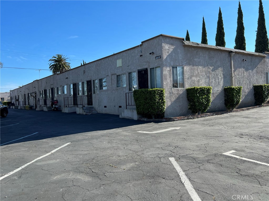 11901 S San Pedro Street | Similar Property Thumbnail