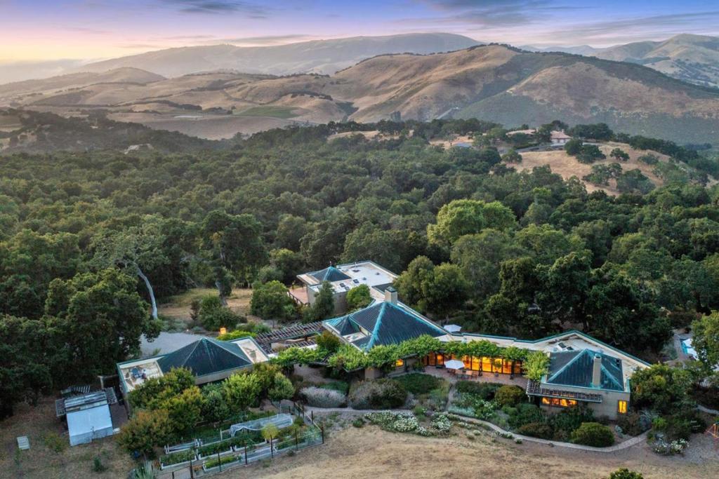 33732 E Carmel Valley Road, Carmel Valley, CA 93924