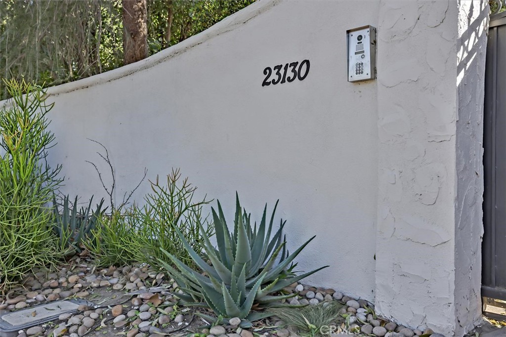 23130 Oxnard Street | Similar Property Thumbnail 1