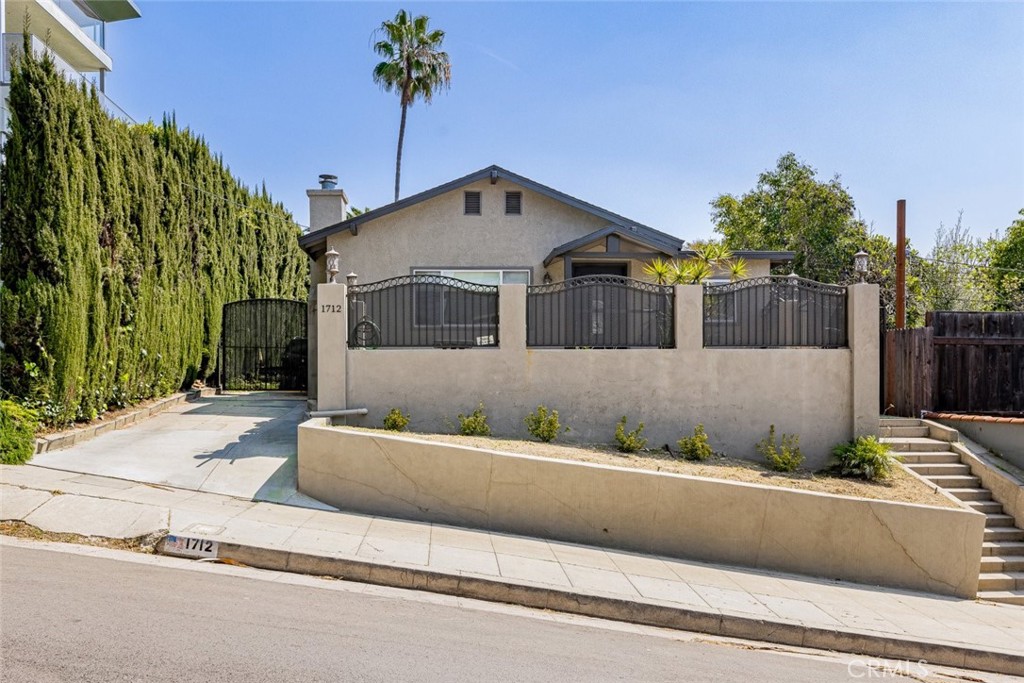 1712 Micheltorena, Los Angeles, CA 90026