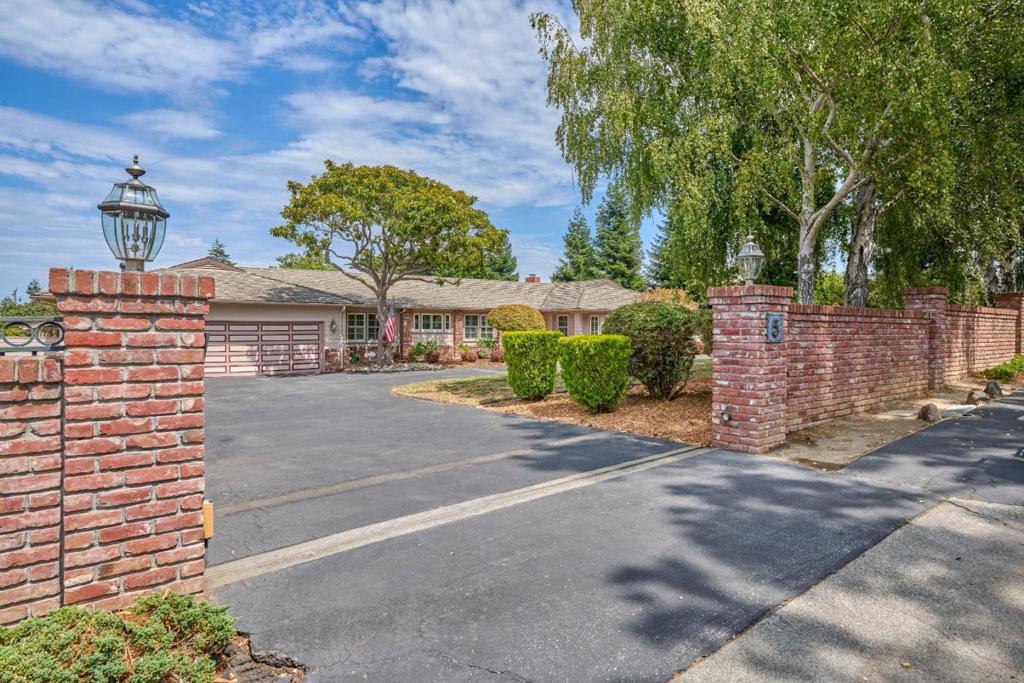 5 Woodgate Court, Hillsborough, CA 94010