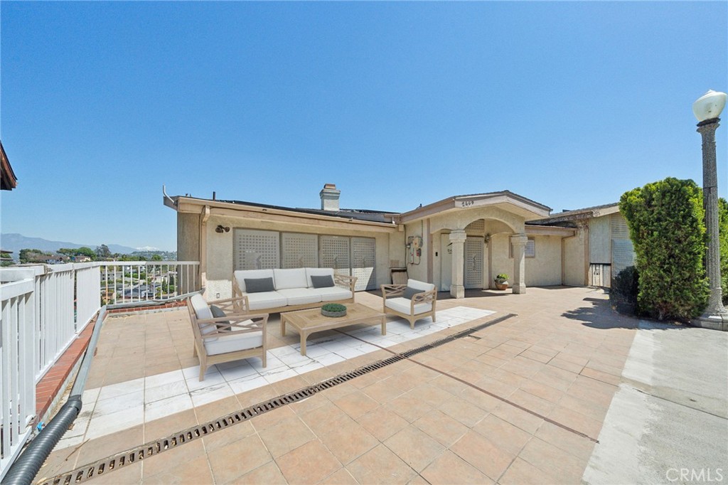 2469 Ivanhoe Drive, Los Angeles, CA 90039