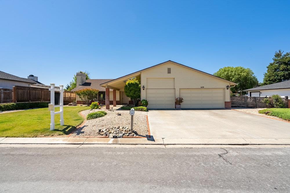 620 Lanini Drive, Hollister, CA 95023