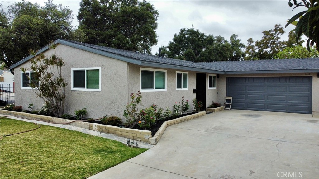 2413 W Monta Vista Avenue | Similar Property Thumbnail 3