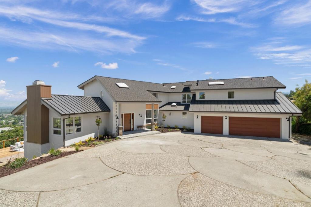 22061 Lindy Lane, Cupertino, CA 95014