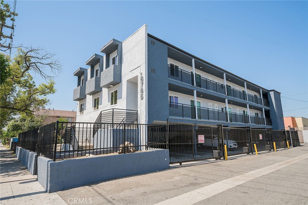 6745 Laurel Canyon Boulevard, #203, North Hollywood, CA 91606