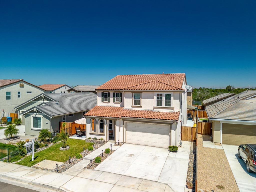 805 Fulton Way, Hollister, CA 95023