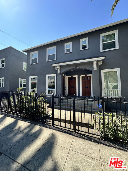 5528 Franklin Avenue, Los Angeles, CA 90027