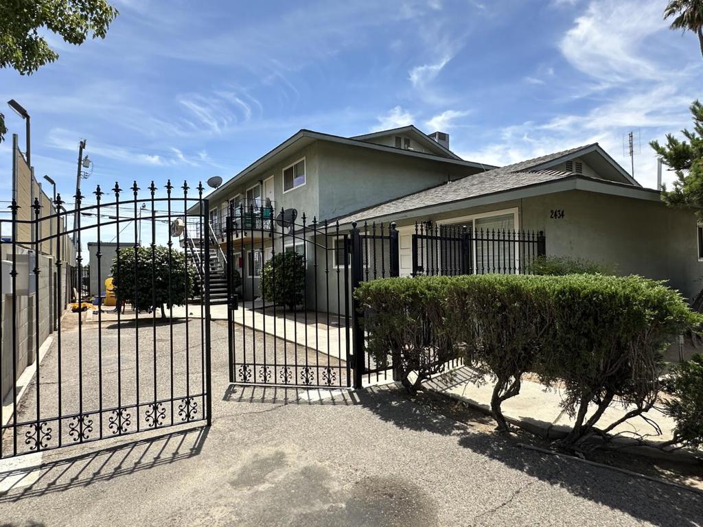 2434 E Peralta Way, Fresno, CA 93703