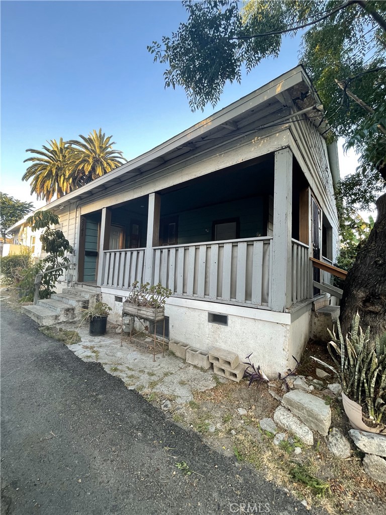 2741 Hyans Street, Los Angeles, CA 90026