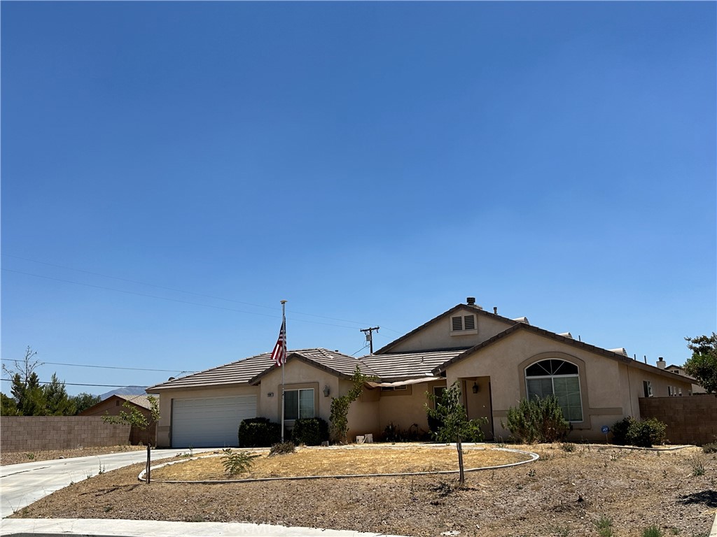 21297 Champagne Way, Apple Valley, CA 92308