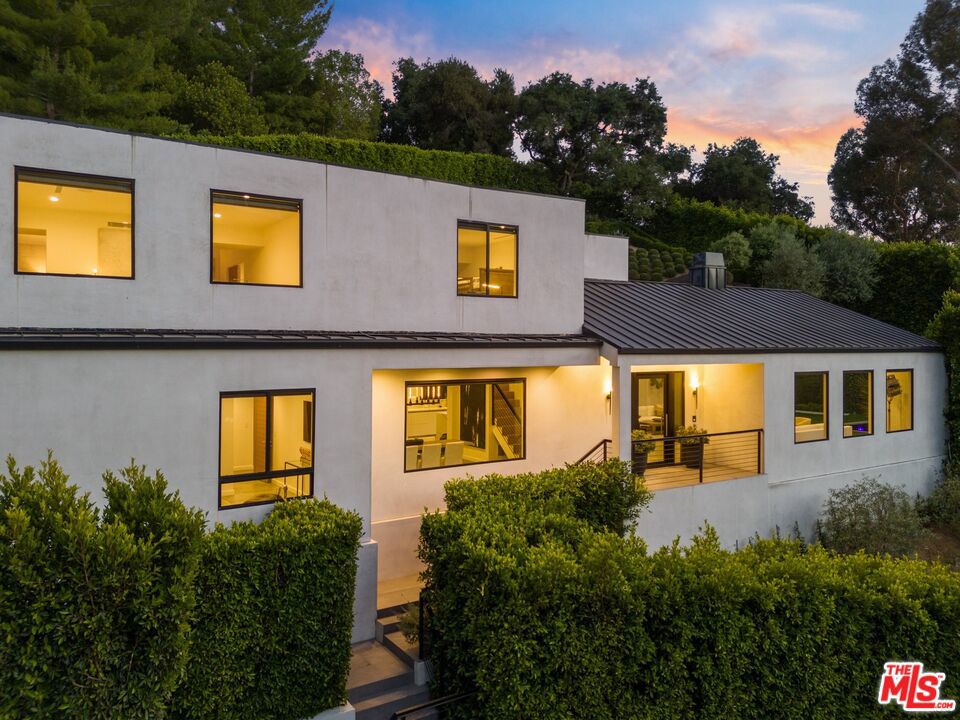 2966 Hutton Drive, Beverly Hills, CA 90210