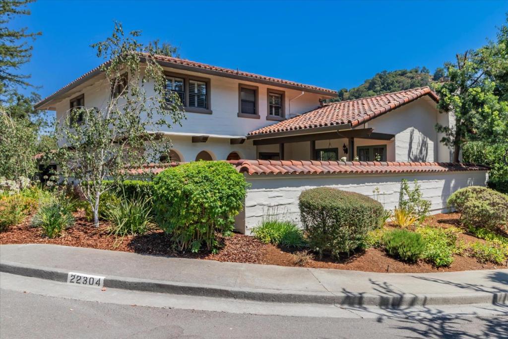 22304 N De Anza Circle, Cupertino, CA 95014