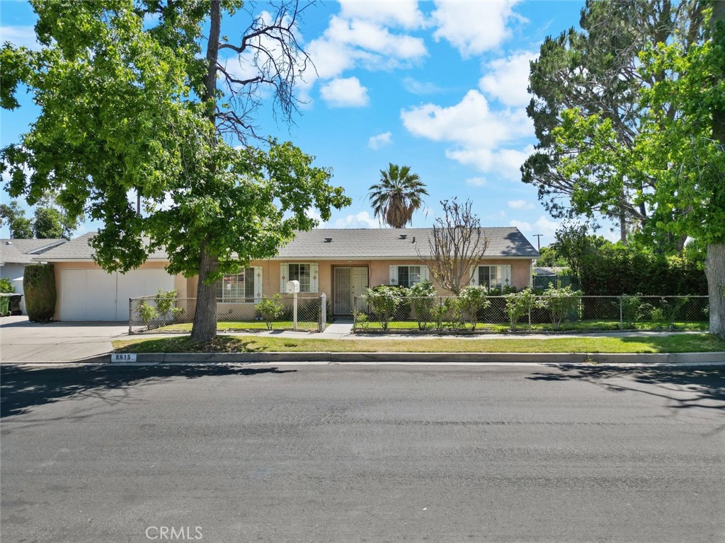 8915 Omelveny Avenue, Sun Valley, CA 91352