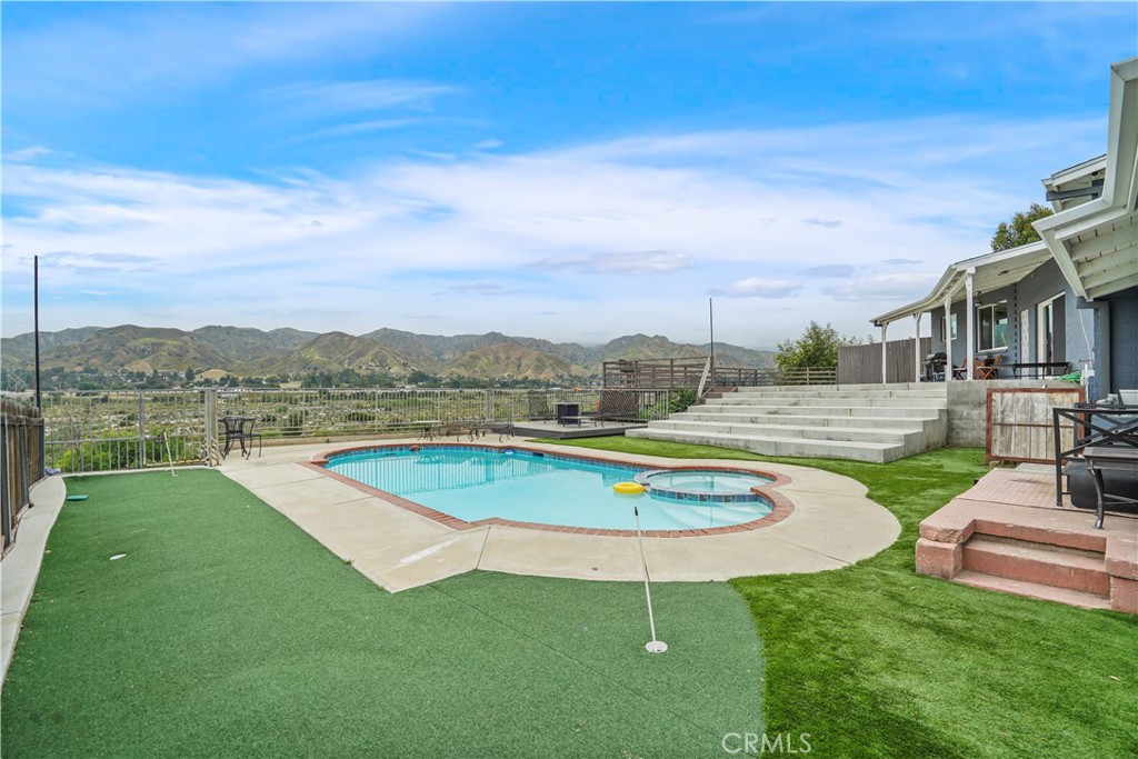 10241 Mcbroom Street, Sunland, CA 91040