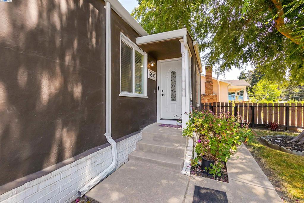 6500 Hillmont Drive, Oakland, CA 94605