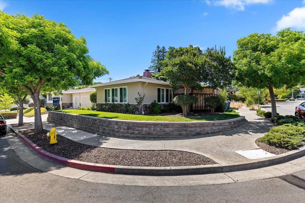 22812 Medina Lane, Cupertino, CA 95014