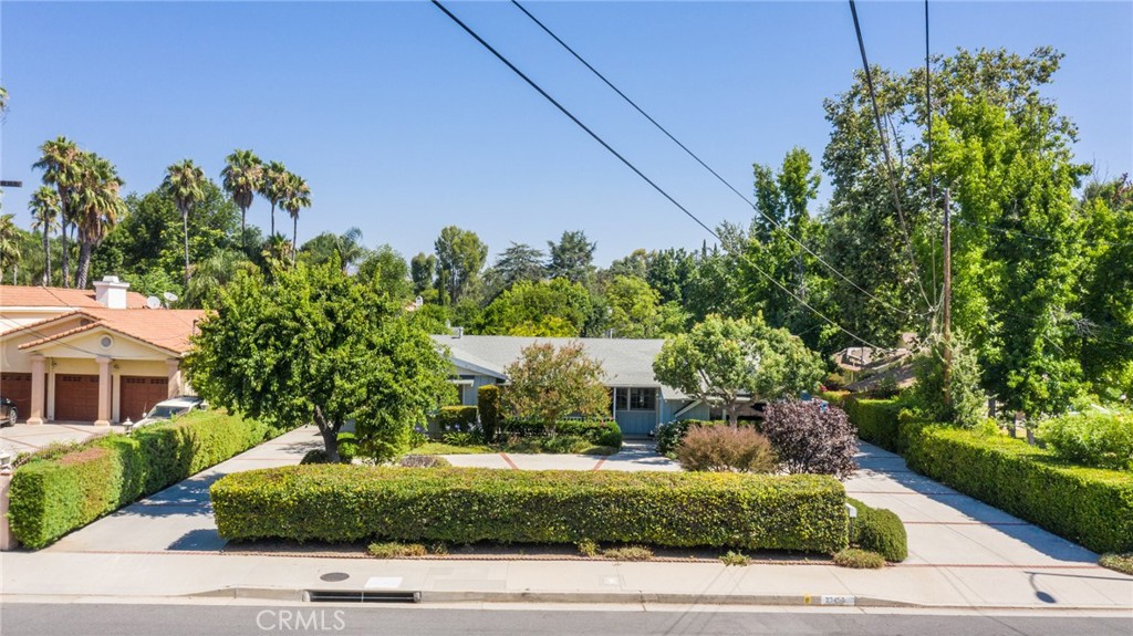 23453 Burbank Boulevard, Woodland Hills, CA 91367