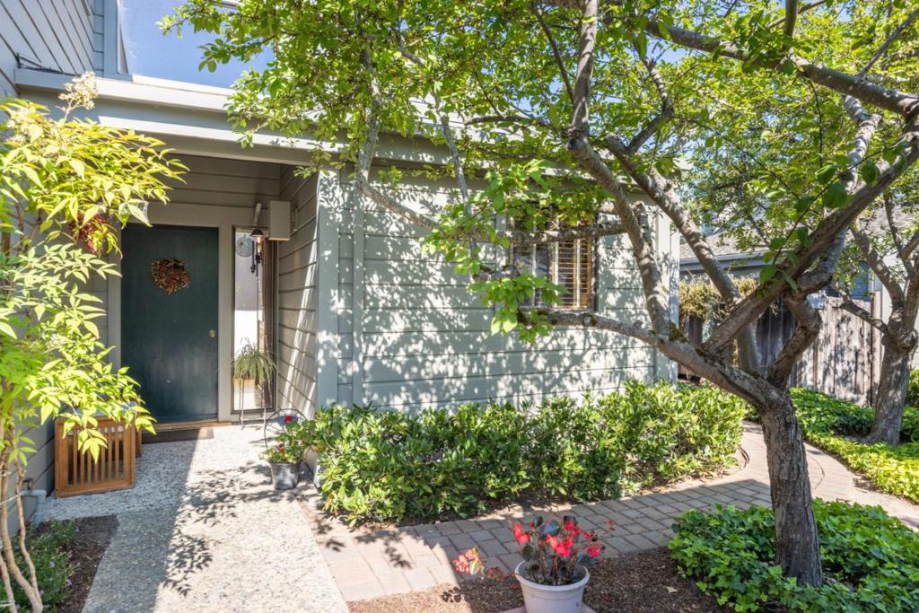 9 Woodside Place, Carmel Valley, CA 93924