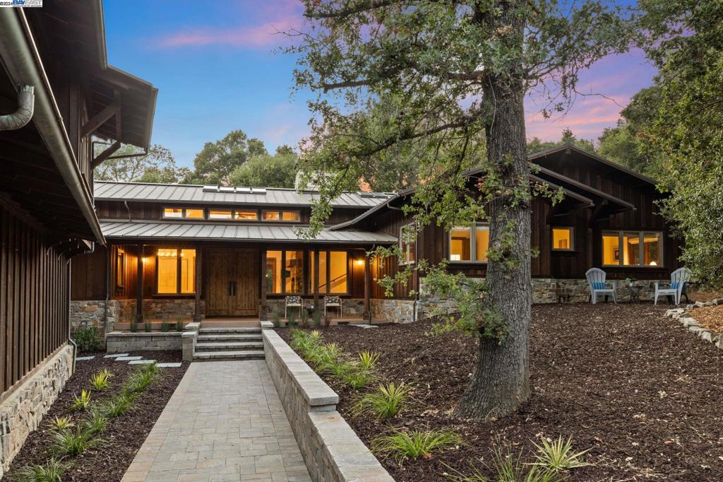 520 Portola Rd, Portola Valley, CA 94028