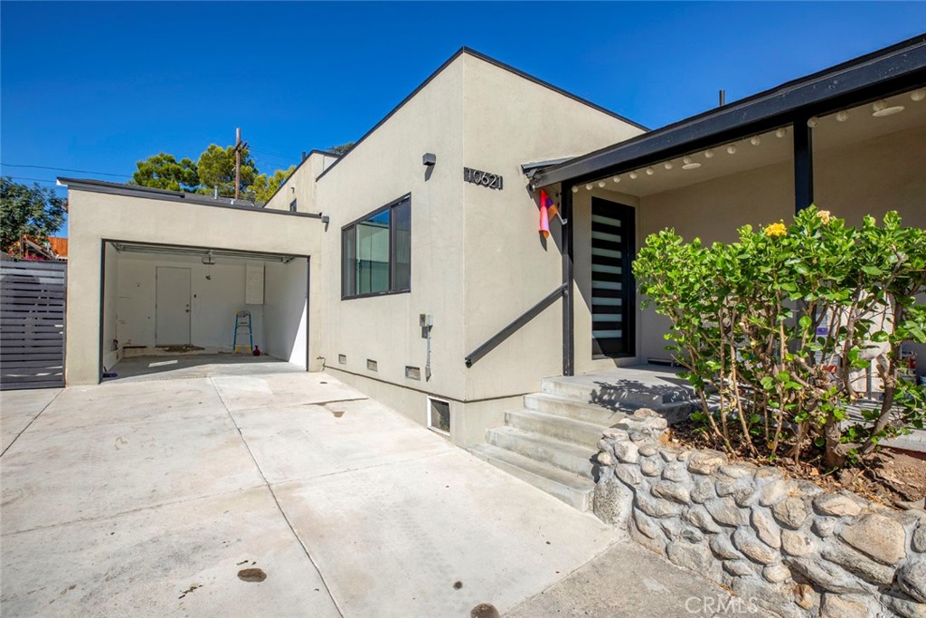 10621 Vanora Drive, Sunland, CA 91040