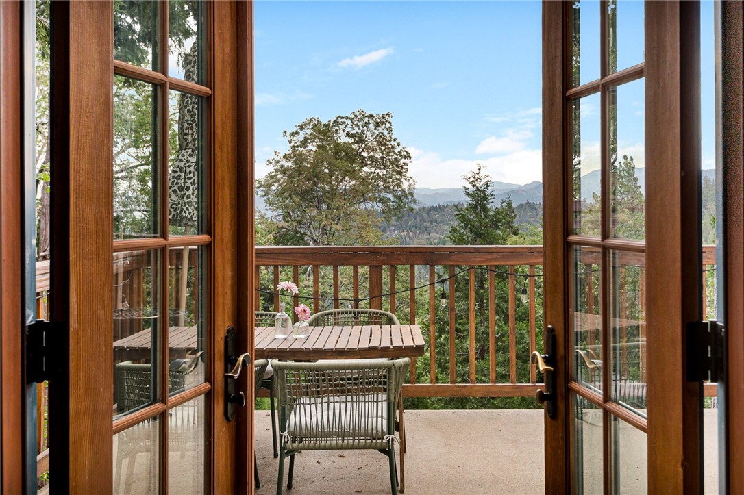 557 W Victoria Court, Lake Arrowhead, CA 92352