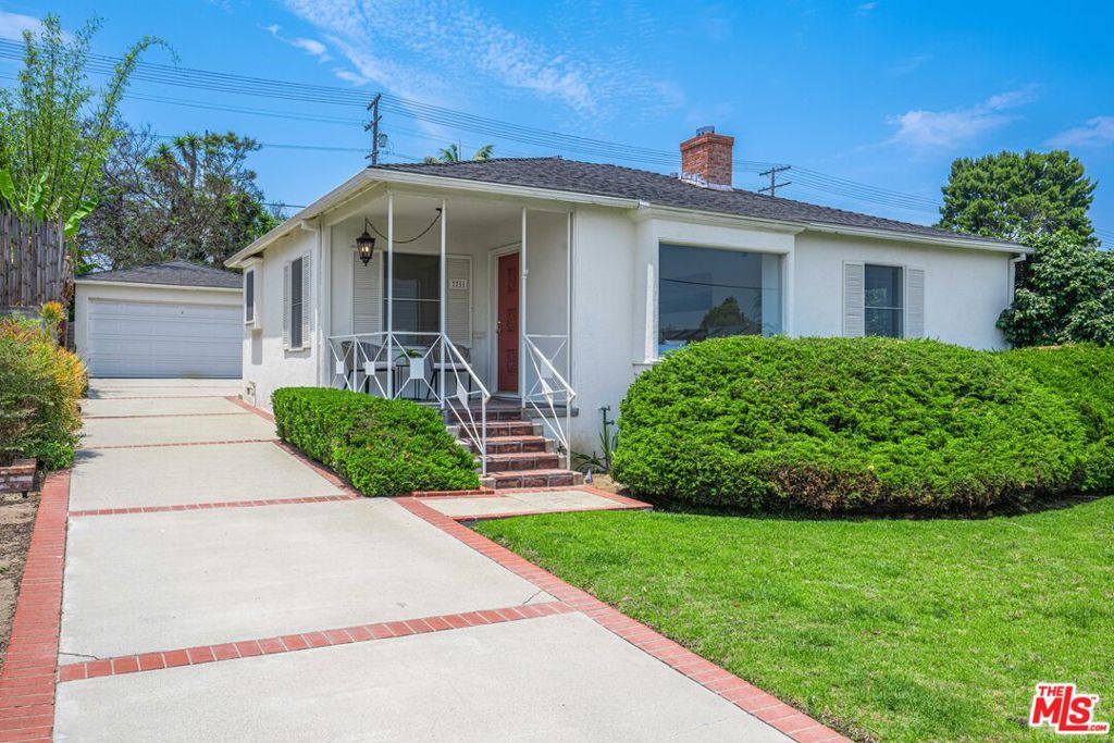 7711 Naylor Avenue, Los Angeles, CA 90045