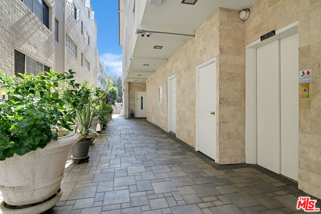 435 N Palm Drive, #203, Beverly Hills, CA 90210