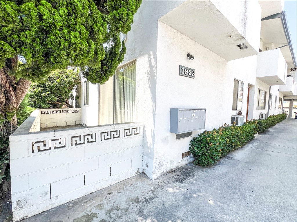 1933 Pelham Avenue, #1, Los Angeles, CA 90025