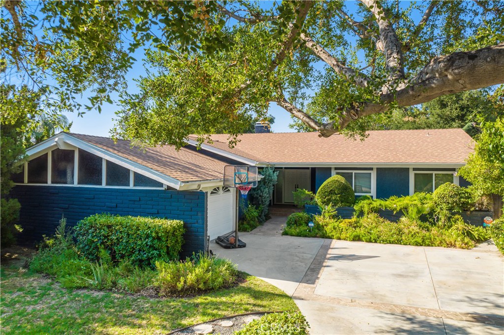 23007 Wrencrest Drive, Calabasas, CA 91302