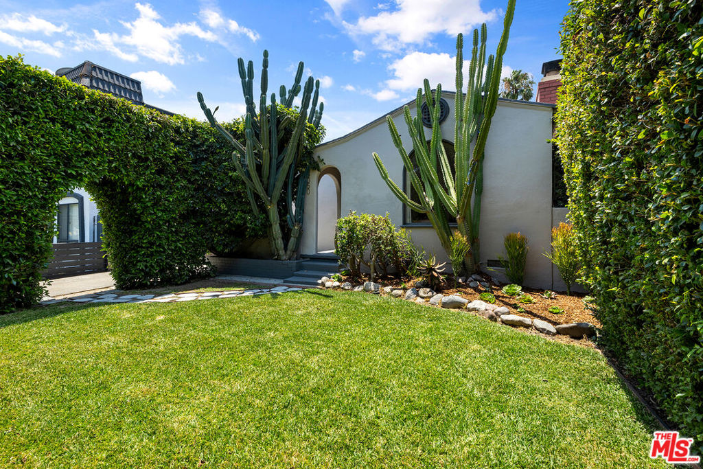 4050 Garden Avenue, Los Angeles, CA 90039