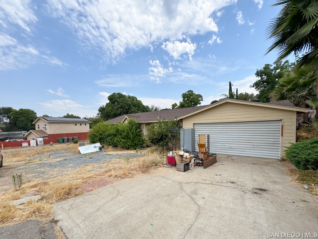 11961 Lemon Crest Dr, Lakeside, CA 92040