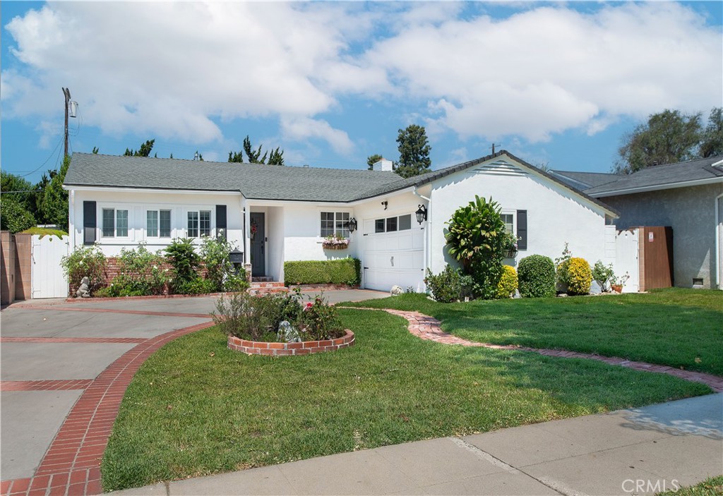 7045 Encino Avenue, Lake Balboa, CA 91406