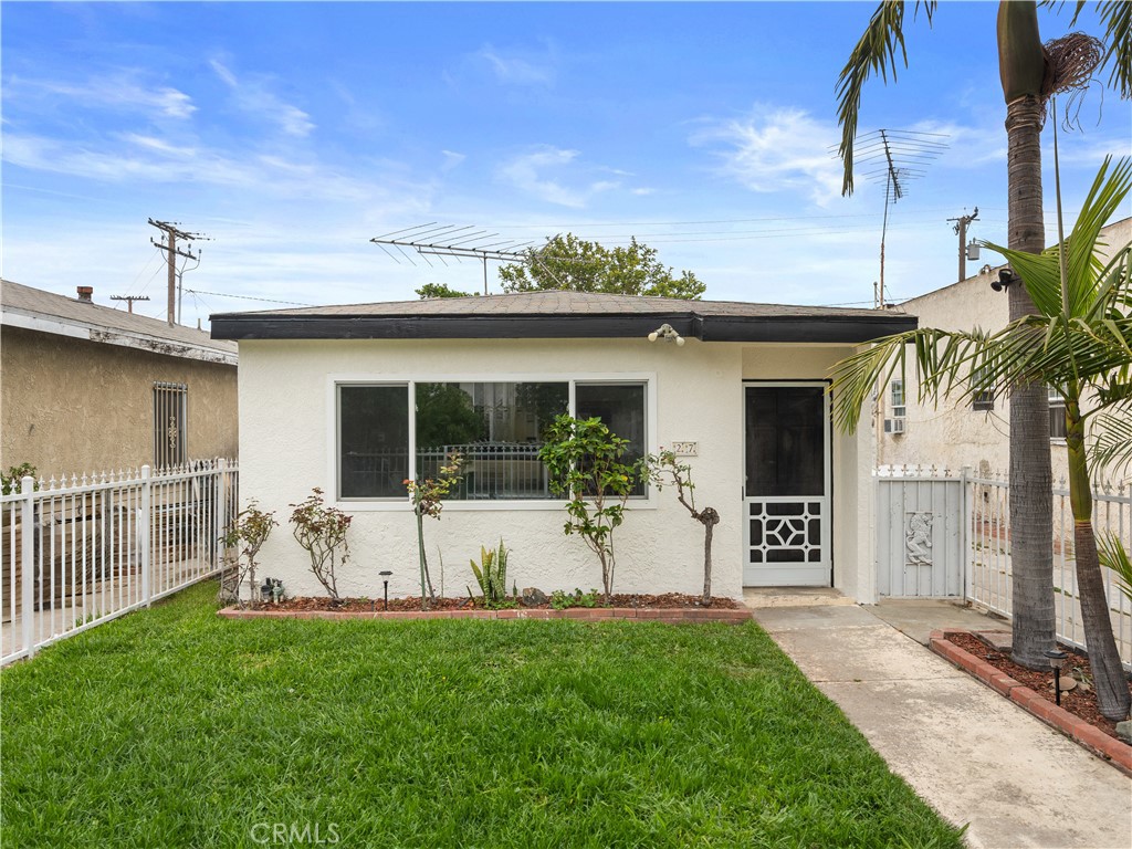 27 E Ellis Street, Long Beach, CA 90805