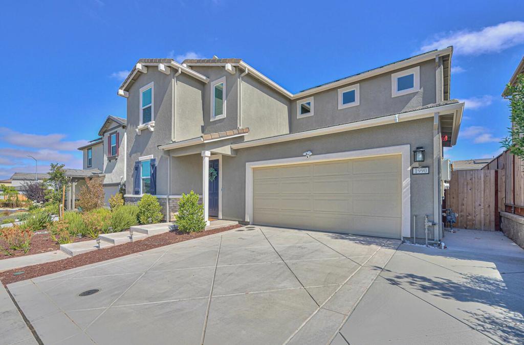 1990 Petunia Drive, Hollister, CA 95023