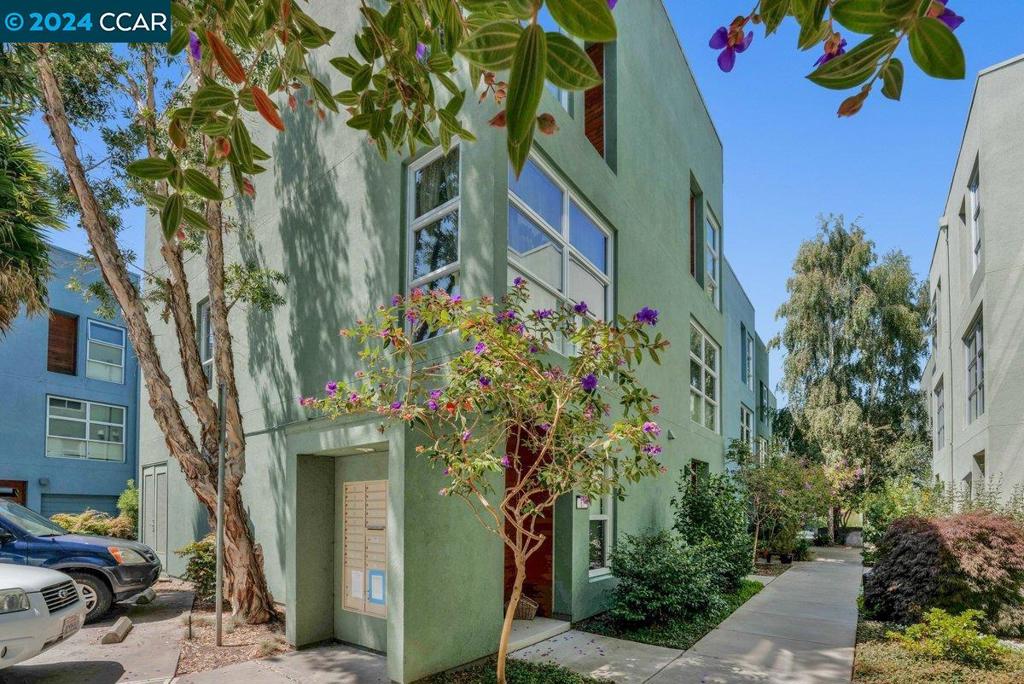 62 Glashaus Loop, Emeryville, CA 94608