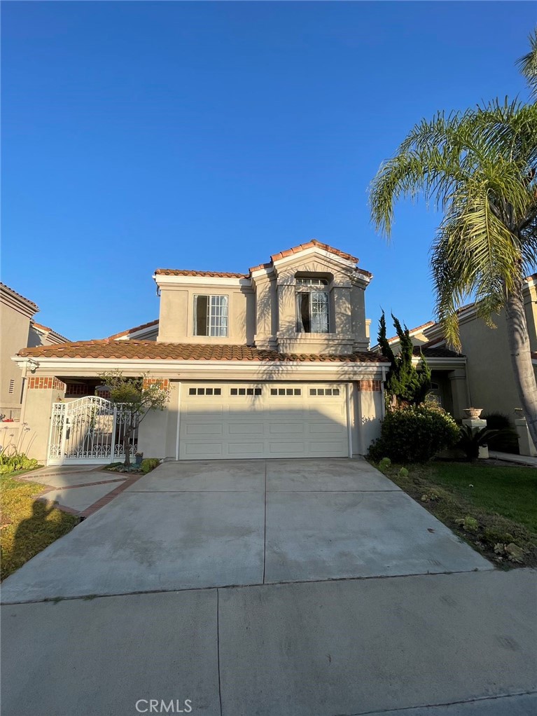 6 Latina, Irvine, CA 92614