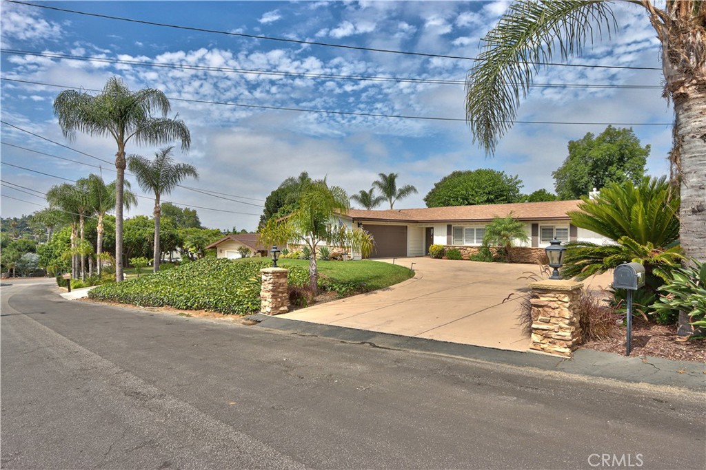 335 Zada Lane, Vista, CA 92084