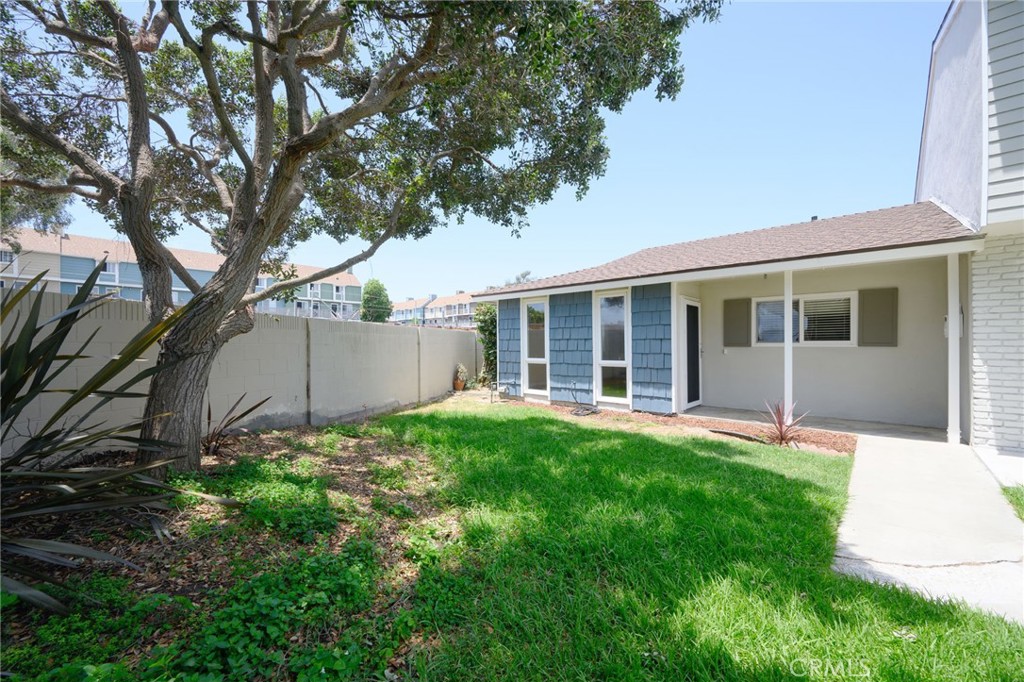 8112 Foxhall Drive, Huntington Beach, CA 92646