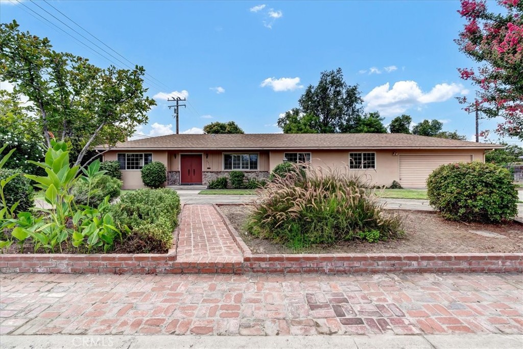 2511 W Beech Avenue, Visalia, CA 93277