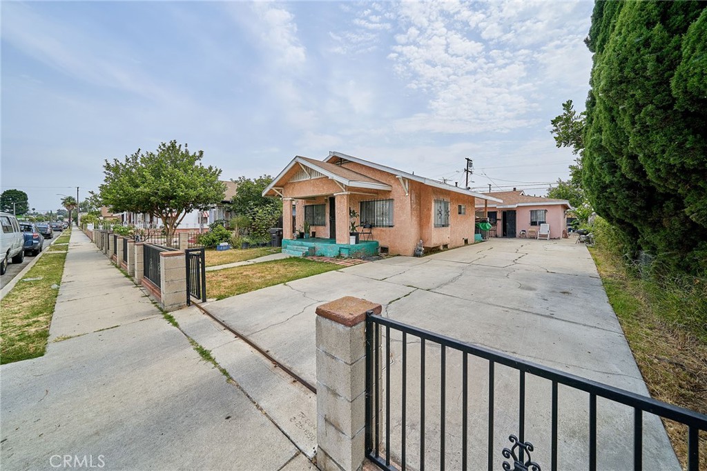 2120 Myrtle Avenue, Long Beach, CA 90806